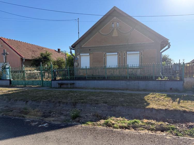 Casă cu 3 camere în Vășad