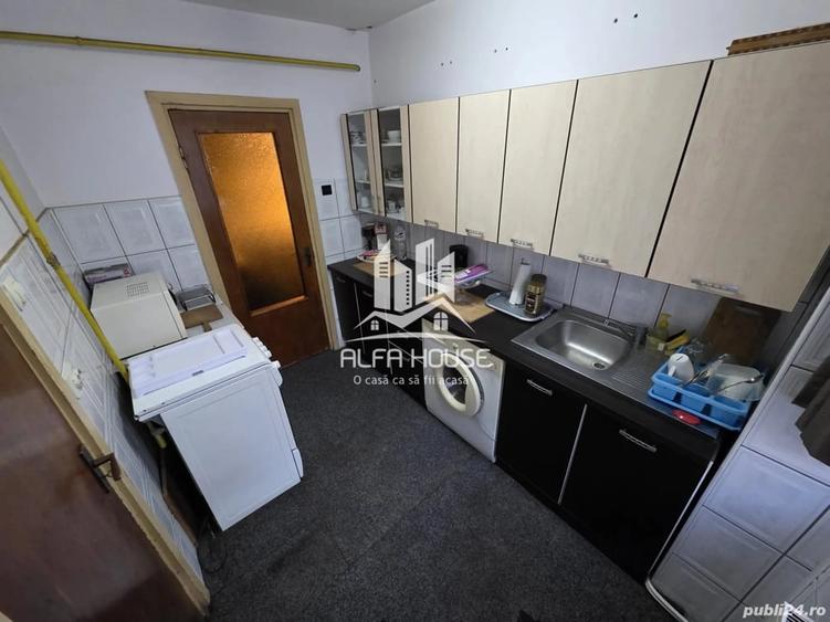 Apartament cu 3 camere semidecomandat în Micro II