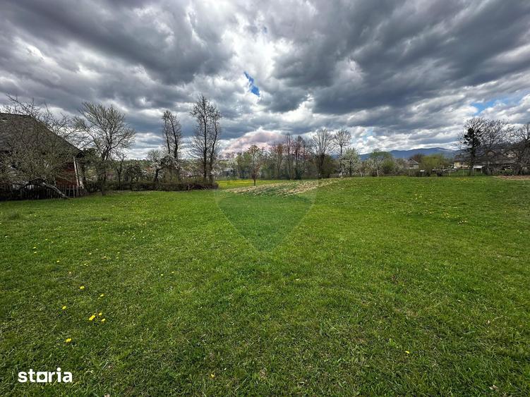 Teren de 5097 mp, în Groși