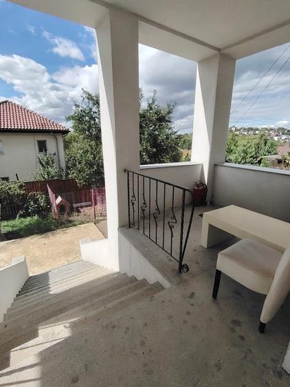 Casă individuală cu 18 camere cu Teren 1300 Mp în Bucium