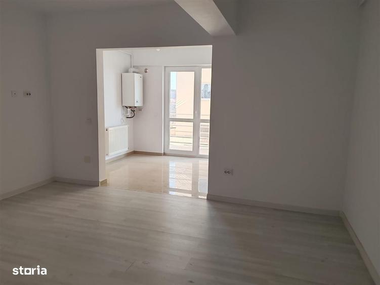 Apartament cu 3 camere semidecomandat în Uricani