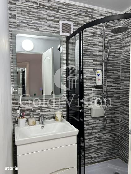 Casă cu 7 camere cu Teren 2000 Mp în Central