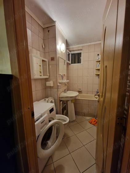 Apartament cu 3 camere semidecomandat în Central