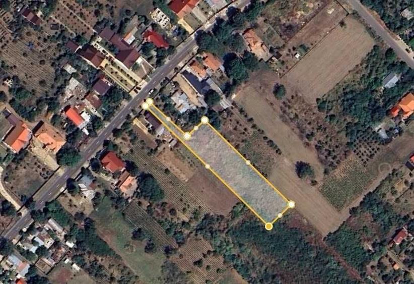 Teren de 2500 mp, în Merei