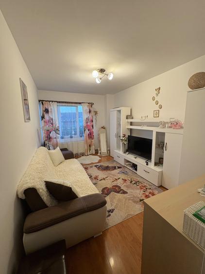 Apartament cu 3 camere semidecomandat, mobilat în Baciu