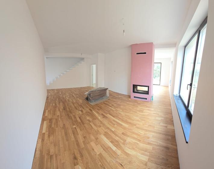 Casă individuală cu 5 camere cu Teren 227 Mp în Central