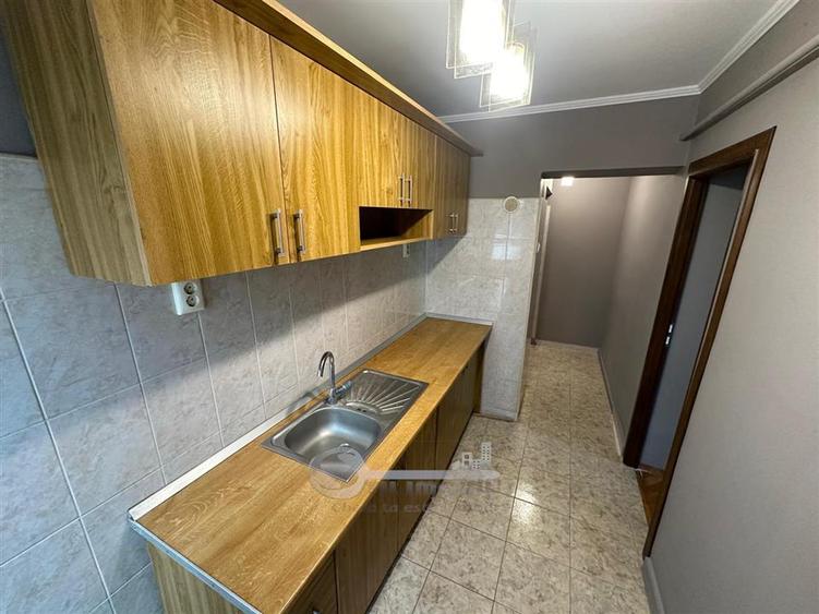 Apartament cu 3 camere semidecomandat în Ultracentral