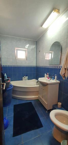 Apartament cu 2 camere semidecomandat în Micro 11