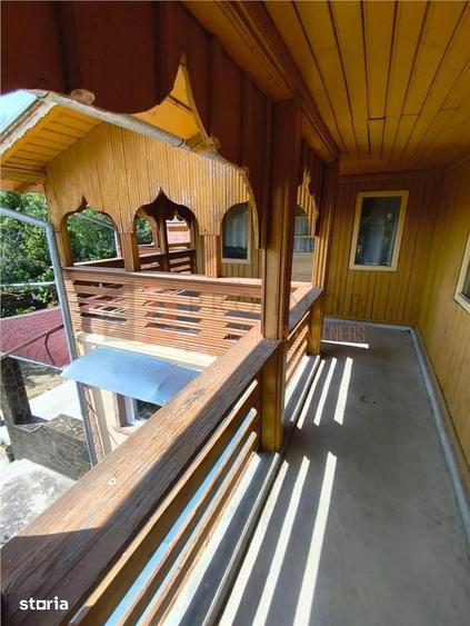 Casă cu 6 camere decomandat cu Teren 1717 Mp în Pârscov