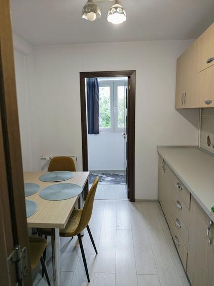 Apartament cu 2 camere decomandat în Rovine