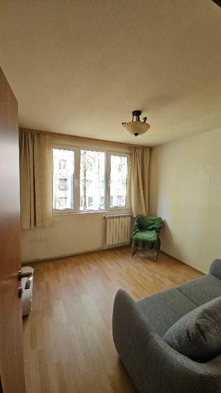 Apartament cu 3 camere decomandat în Berceni