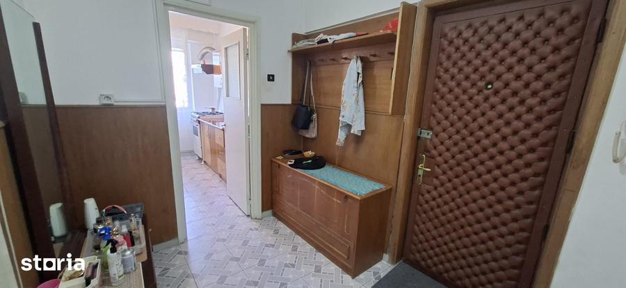 Apartament cu 3 camere semidecomandat în Nord