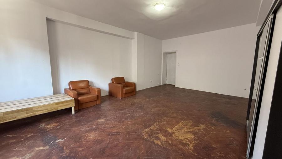 Apartament cu 3 camere decomandat în Universitate