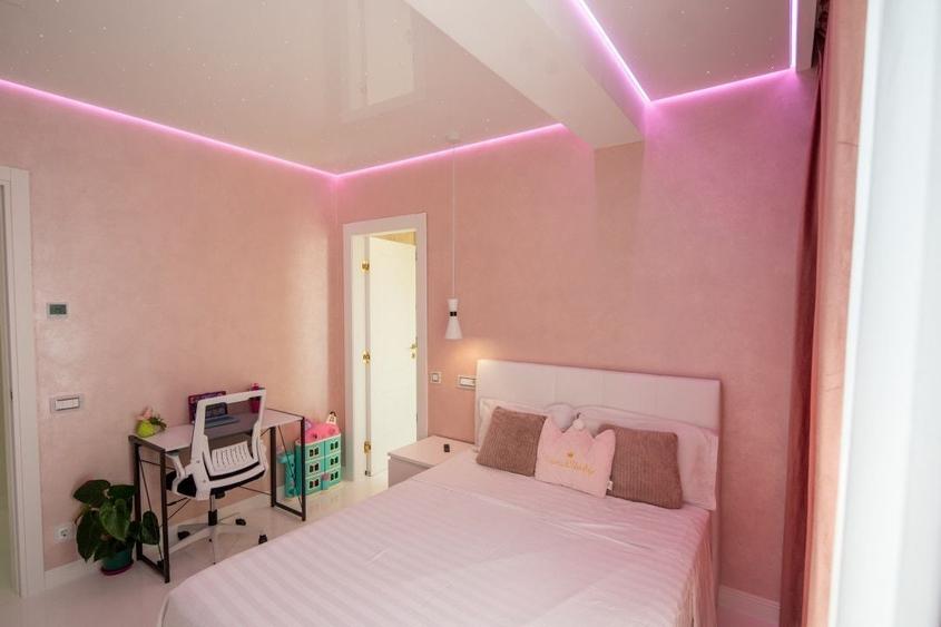 Penthouse cu 4 camere semidecomandat, mobilat în Est