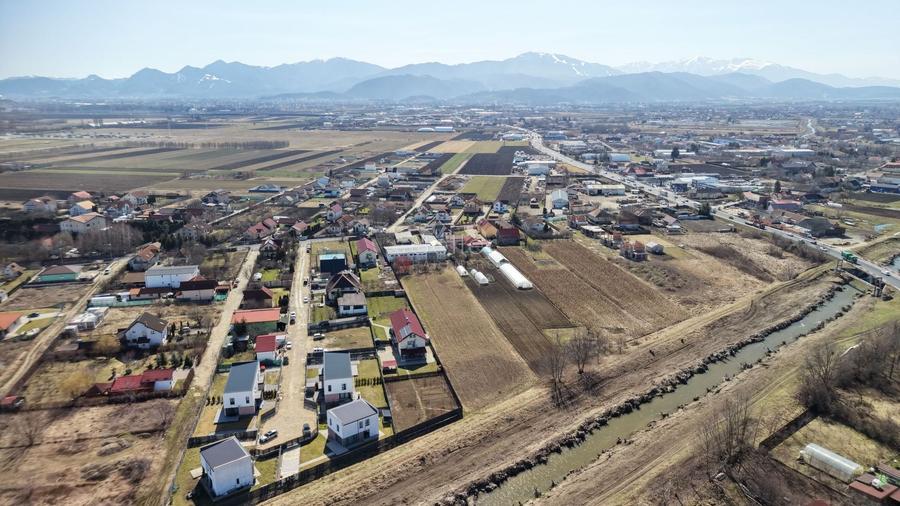 Teren intravilan cu hala construita - 12