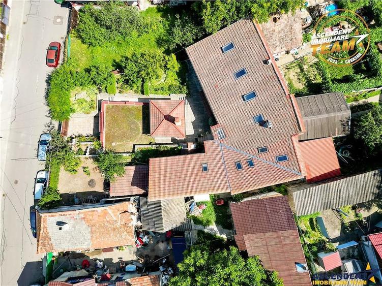 Resedinta si pentru doua familii, 217 mp utili, 6 dormitoare, curte, foisor, garaj, Central, Sfantu - 17