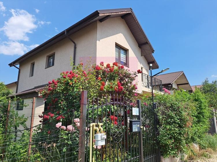 Casă individuală cu 4 camere cu Teren 300 Mp în Est