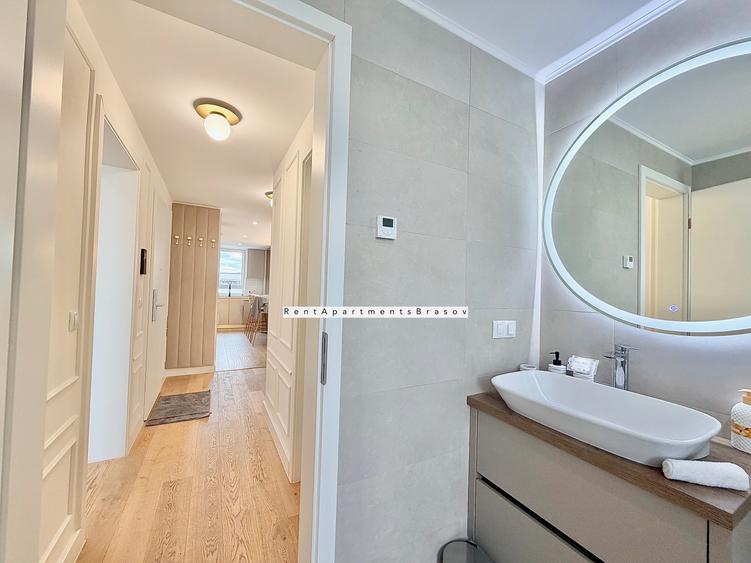 Apartament cu 4 camere decomandat în Tractorul