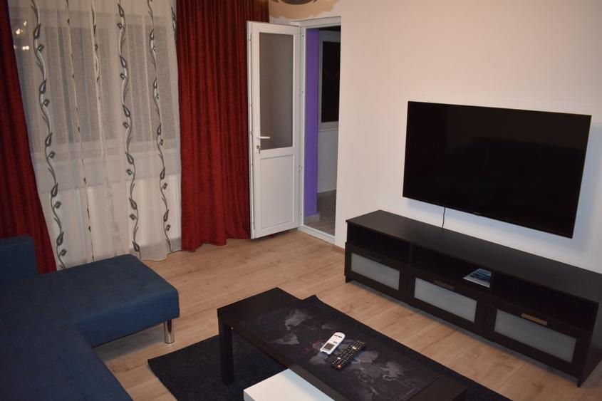 Apartament cu 2 camere decomandat în Apărătorii Patriei