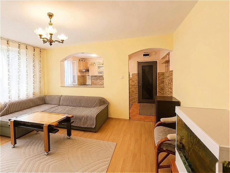 Apartament cu 3 camere semidecomandat, mobilat în Gheorgheni