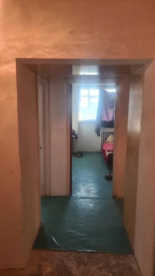 Apartament cu 3 camere decomandat în Tei