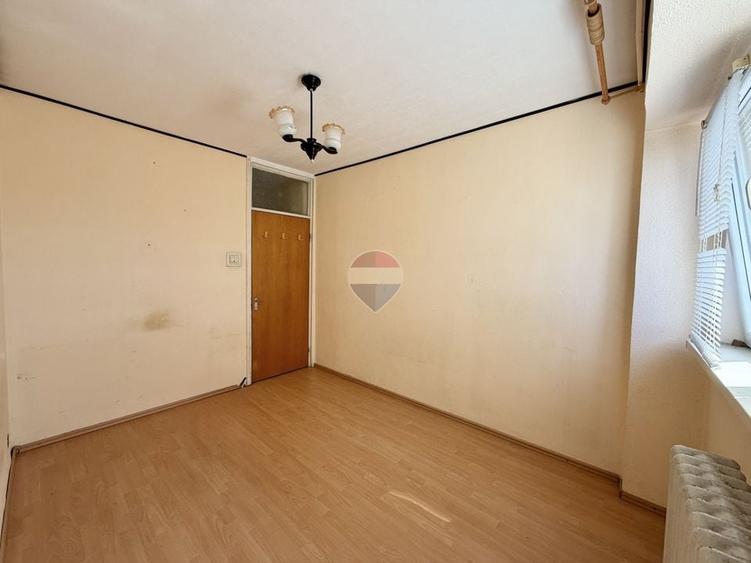 Apartament cu 3 camere semidecomandat în Iancului