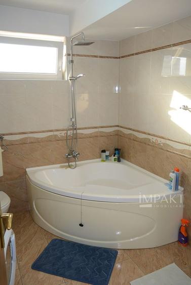 Apartament cu 5 camere decomandat în Bună Ziua