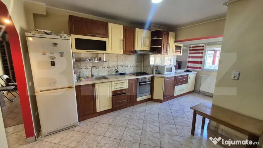Apartament cu 3 camere decomandat în Carpați 2