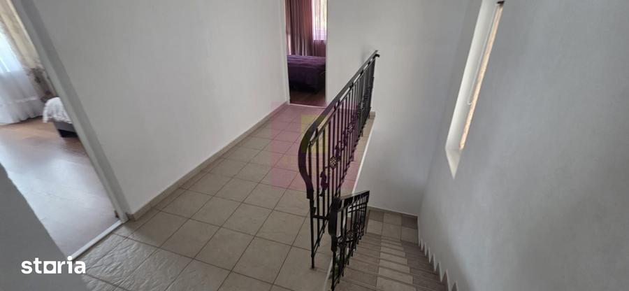 Casă cu 9 camere cu Teren 400 Mp în Zamora