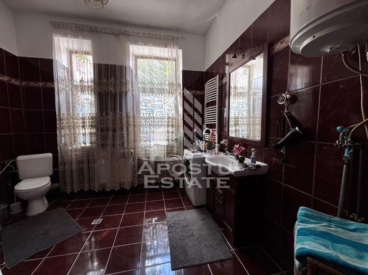 Apartament cu 5 camere semidecomandat în Central