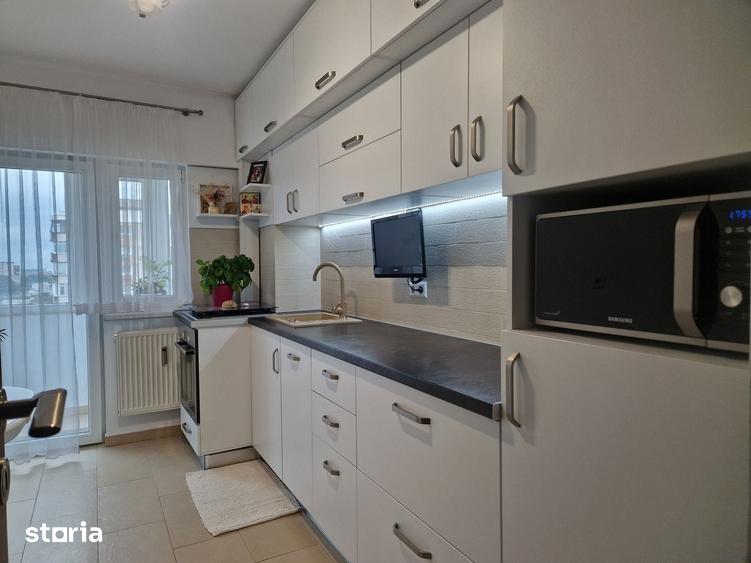 Apartament cu 3 camere decomandat în Republicii