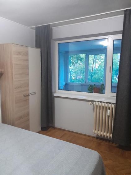 Apartament cu 3 camere semidecomandat în Drumul Taberei