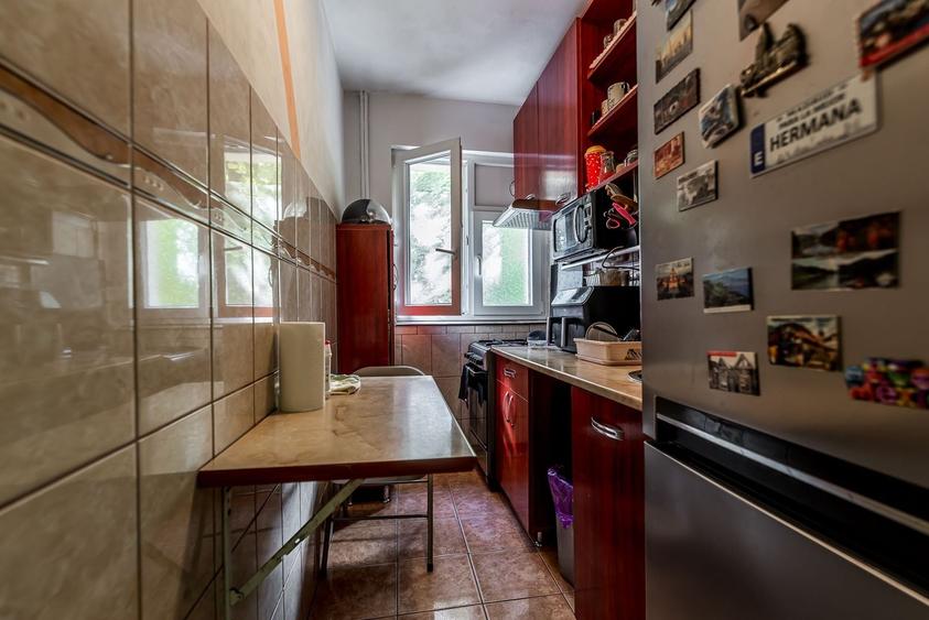 Apartament cu 3 camere semidecomandat în Aurel Vlaicu