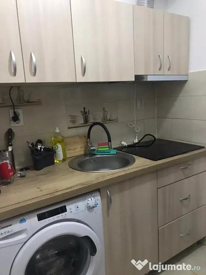 Garsonieră decomandată în Central