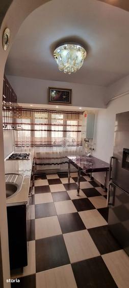 Apartament cu 3 camere decomandat, mobilat în Central
