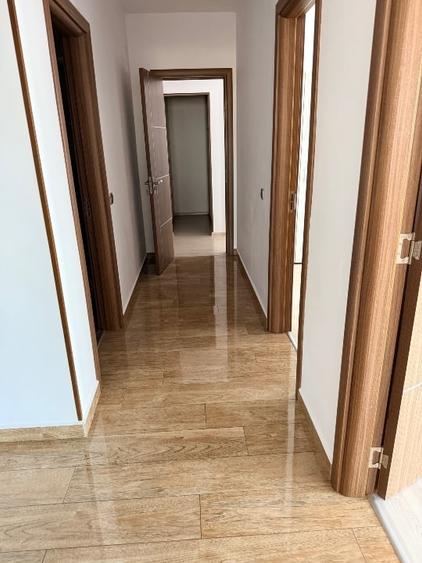 Apartament cu 3 camere decomandat, mobilat în Tractorul