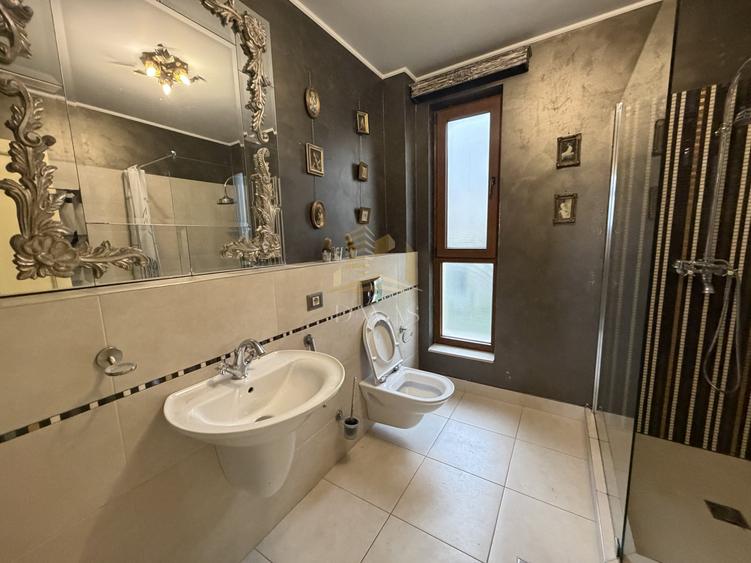 Casă individuală cu 5 camere cu Teren 500 Mp în Gruia