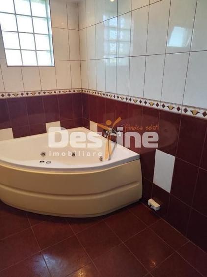 Casă individuală cu 6 camere cu Canalizare în Goruna