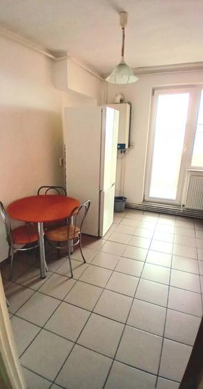 Apartament cu 3 camere decomandat în Griviței