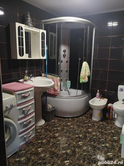 Casă cu 10 camere cu Teren 1500 Mp în Săcueni