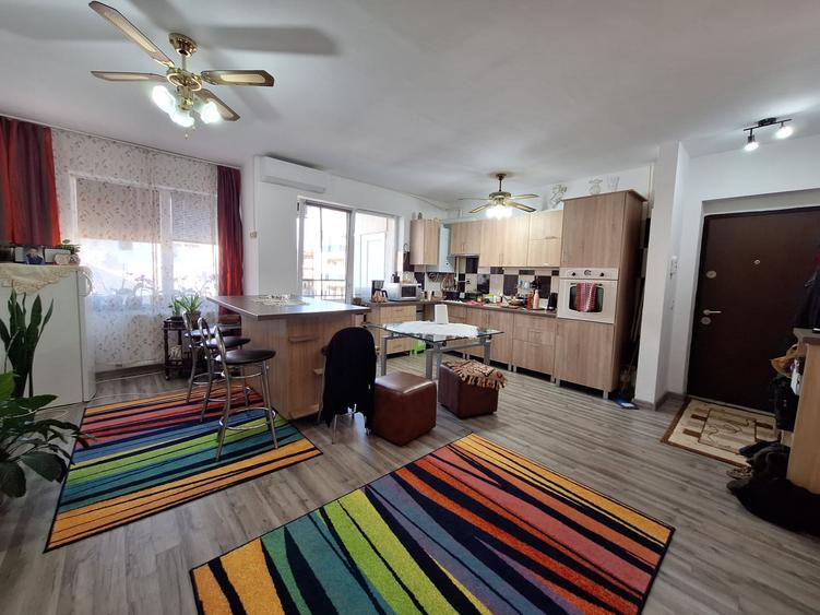 Apartament cu 3 camere semidecomandat în Florești — fotografia 1