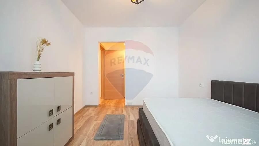 Apartament cu 3 camere decomandat în Tractorul