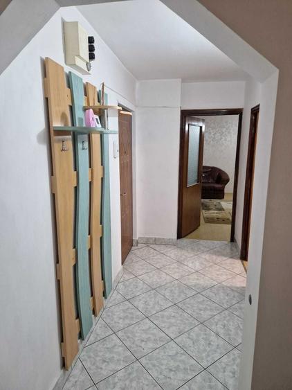 Apartament cu 3 camere decomandat în Traian