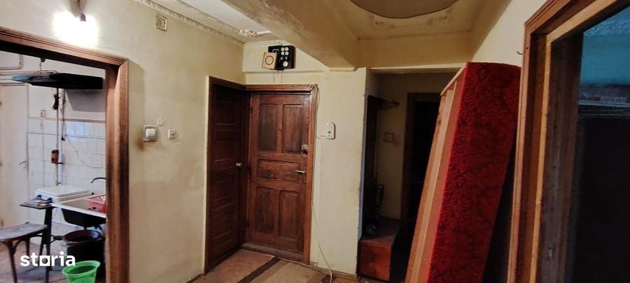 Apartament cu 4 camere decomandat în Central