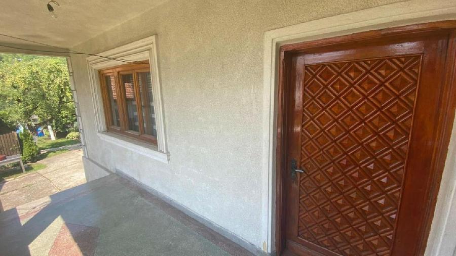 Casă individuală cu 4 camere cu Teren 400 Mp în Moroeni