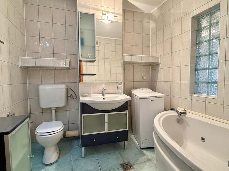 Apartament cu 3 camere decomandat în Cazino