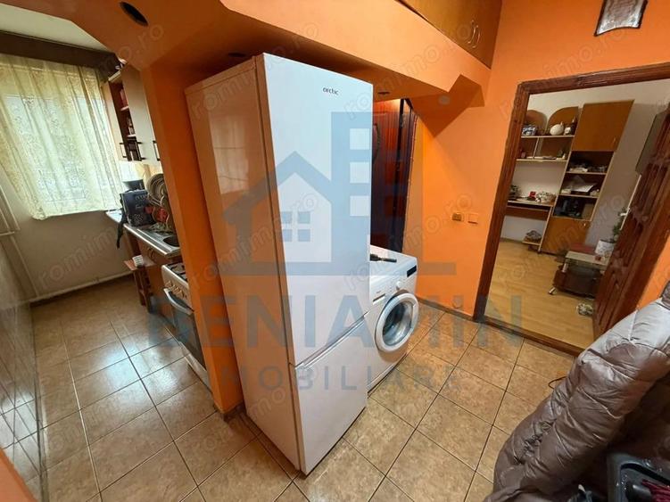 Apartament cu 2 camere semidecomandat în Craiovița Nouă