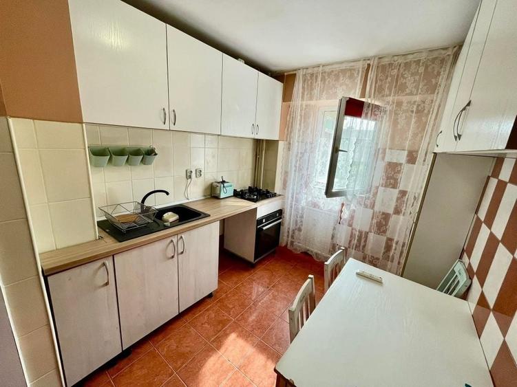 Apartament cu 3 camere decomandat în Iancului