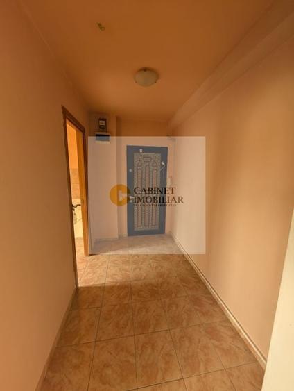 Apartament cu 3 camere semidecomandat în Gorjului