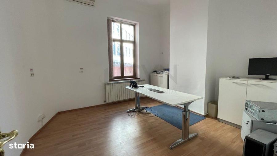 Casă cu 4 camere în Romană